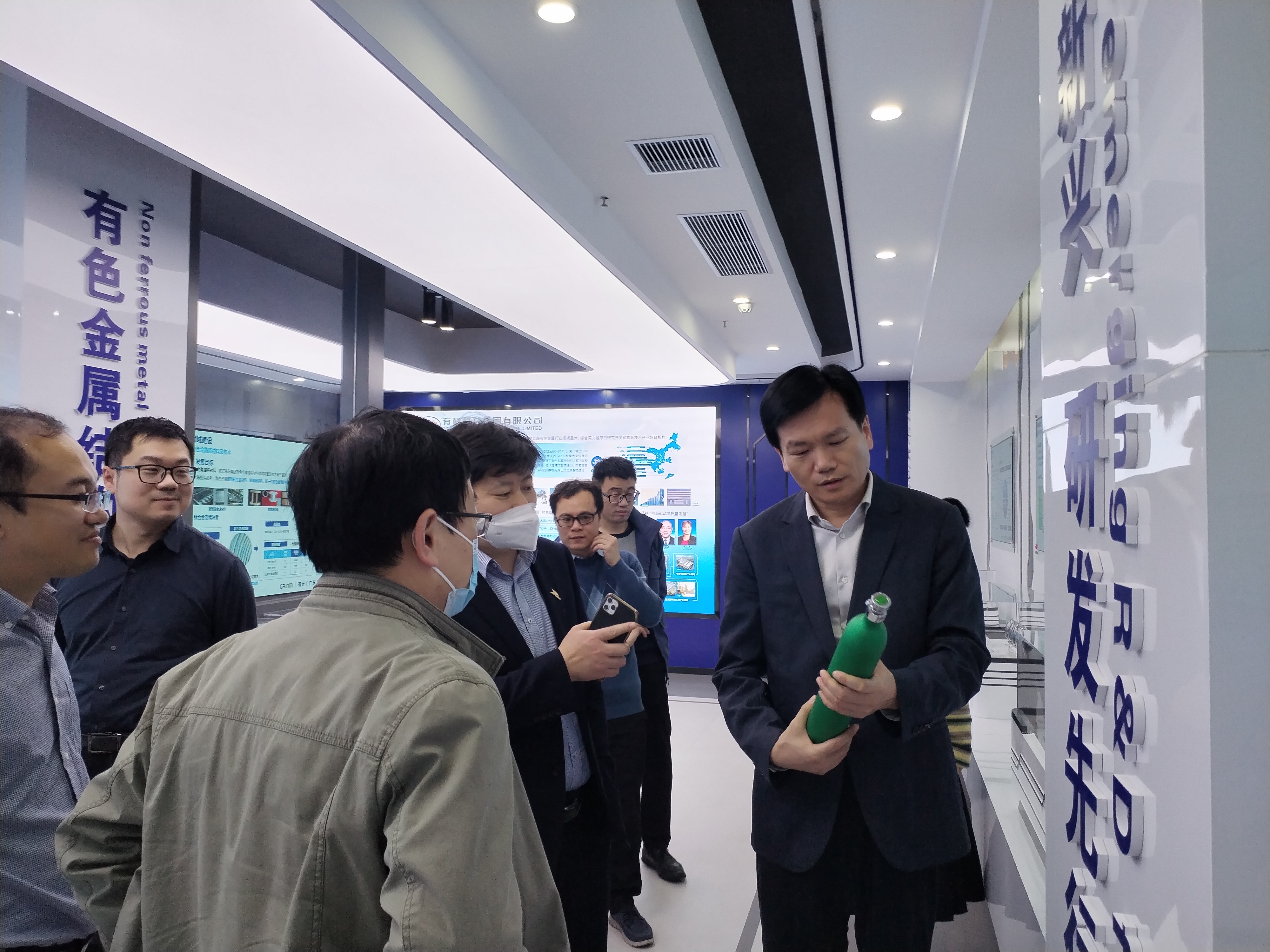 中文色情
副总经理黄倬一行到有研广东院调研