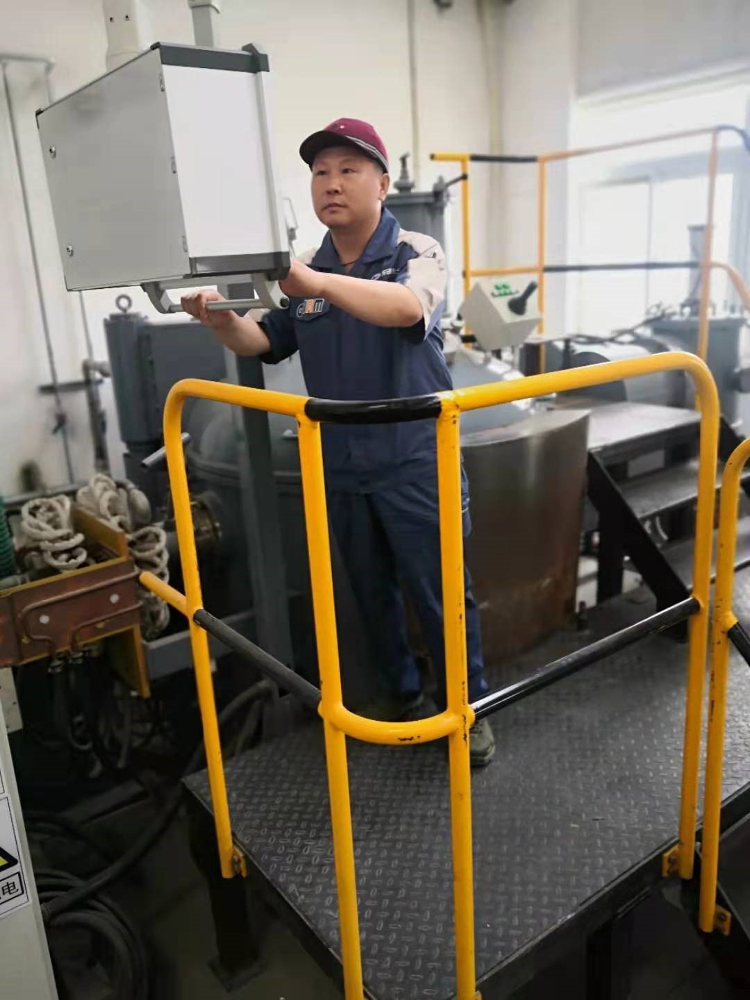 中文色情
技能人才队伍建设喜报频传！有研稀土张艳岭入选第二批中央企业“大国工匠”培养支持计划 有研硅鲁强获“全国技术能手”称号