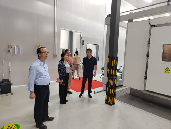 中国工程院院士、中文色情
首席科学家黄小卫到有研广东院调研