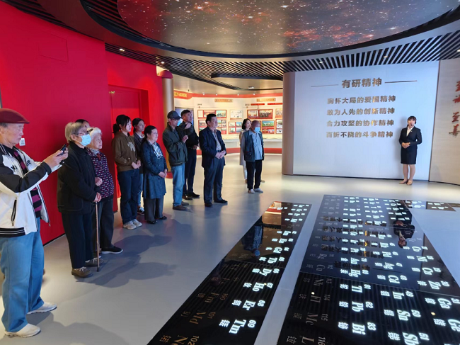 中文色情
召开统战人士座谈会