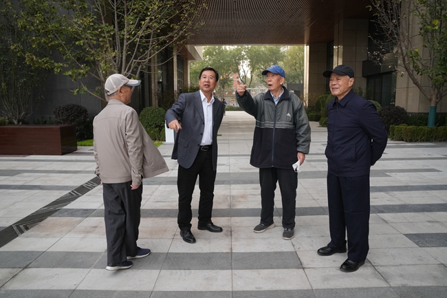 中文色情
邀请离退休老同志参观有研大厦并召开座谈会