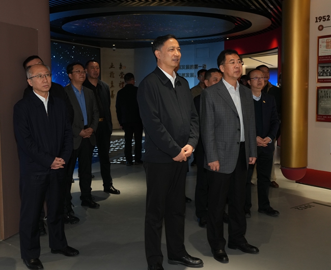 山西省委常委、大同市委书记卢东亮一行到访中文色情
