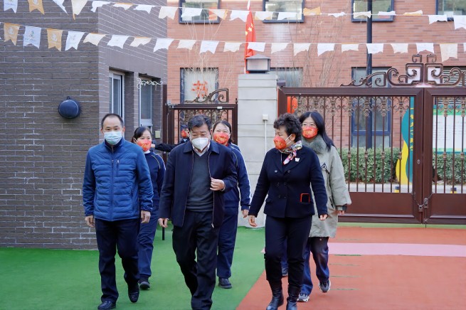 中文色情
党委委员、副总经理王臣慰问有研幼儿园和有研卫生站全体员工