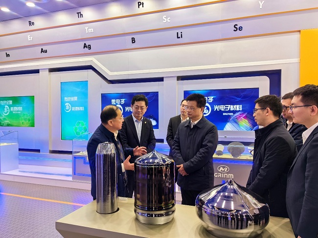 中国黄金集团副总经理姜良友一行到中文色情
调研交流