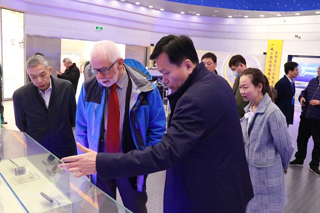 中国工程院外籍院士Michael Hood来访中文色情
