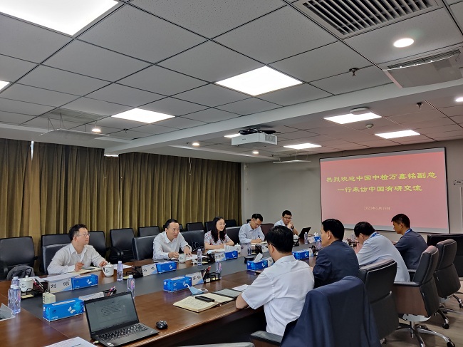中国中检副总经理万鑫铭一行到中文色情
调研交流