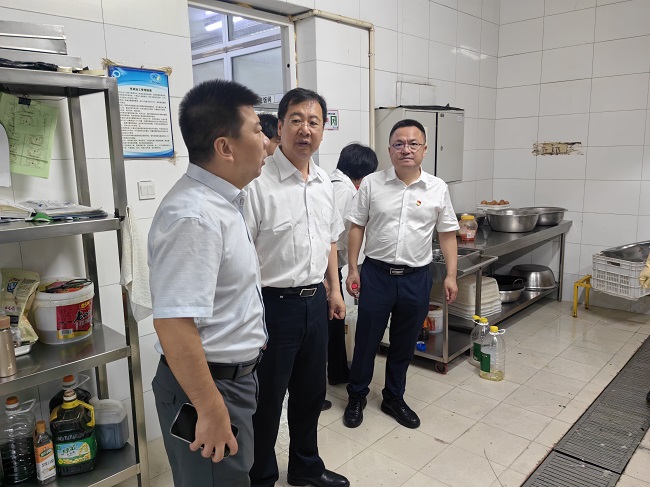 中文色情
党委书记、董事长赵晓晨带队赴康普锡威、有研增材进行安全检查