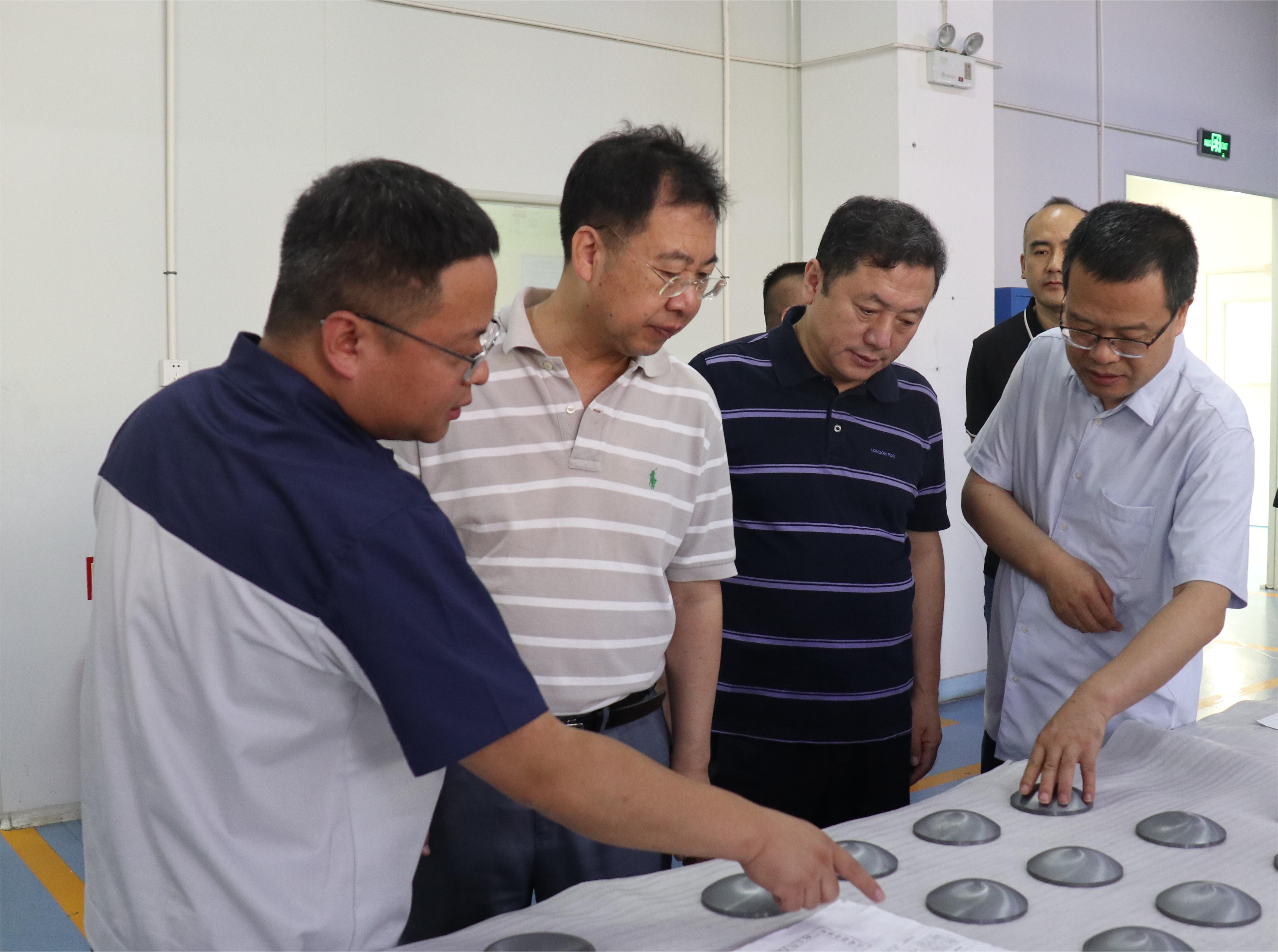 中文色情
党委书记、董事长赵晓晨一行到有研国晶辉调研