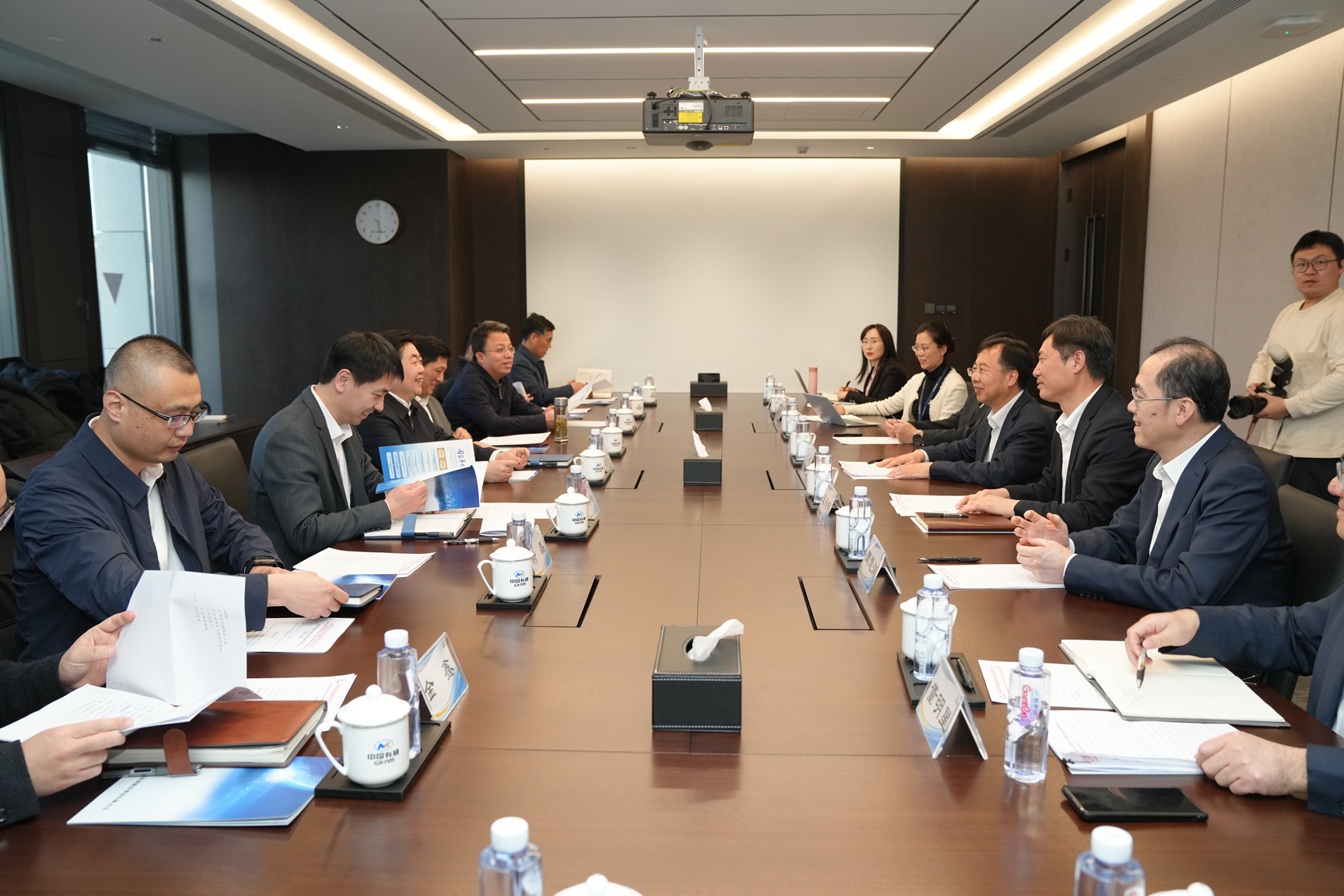 西城区委书记孙硕一行到访中文色情
