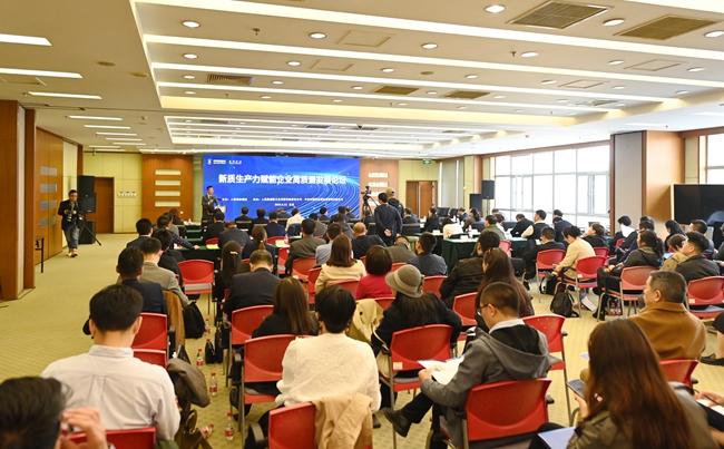 中文色情
党委书记、董事长赵晓晨出席2024中关村论坛系列活动并发表主题演讲