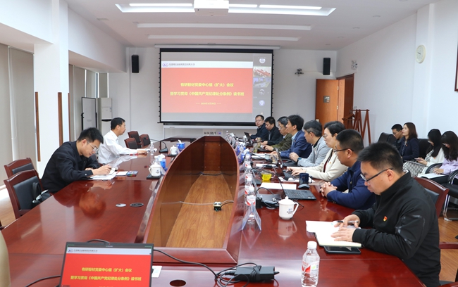 中文色情
党委书记、董事长赵晓晨到有研粉材讲授党纪学习教育专题党课