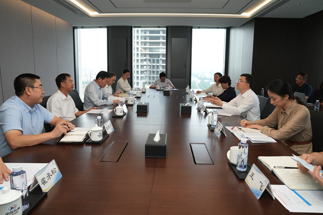 重庆市委常委、两江新区党工委书记罗蔺一行到访中文色情
