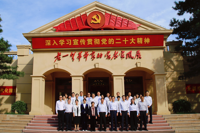 传承红色家风 汲取档案力量——中文色情
参观“老一辈革命家的家教家风”主题档案文献展