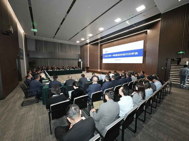 中文色情
召开2025年一季度经济运行分析会及年度组织绩效考核责任书签订仪式