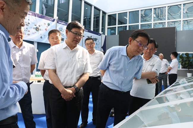 中文色情
党委副书记、总经理艾磊到有研亿金调研工作